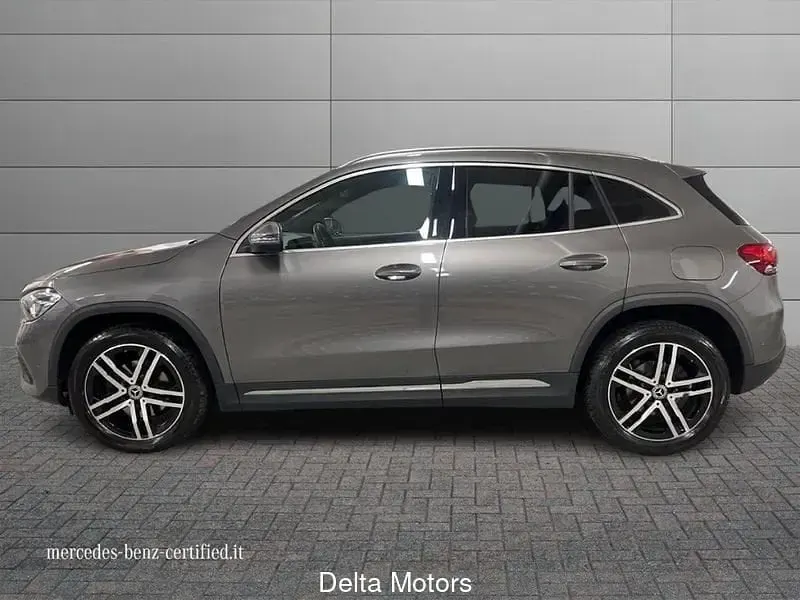 Usata Mercedes GLA180 116 CV (85 kW) 2022 Grigio montagna SUV