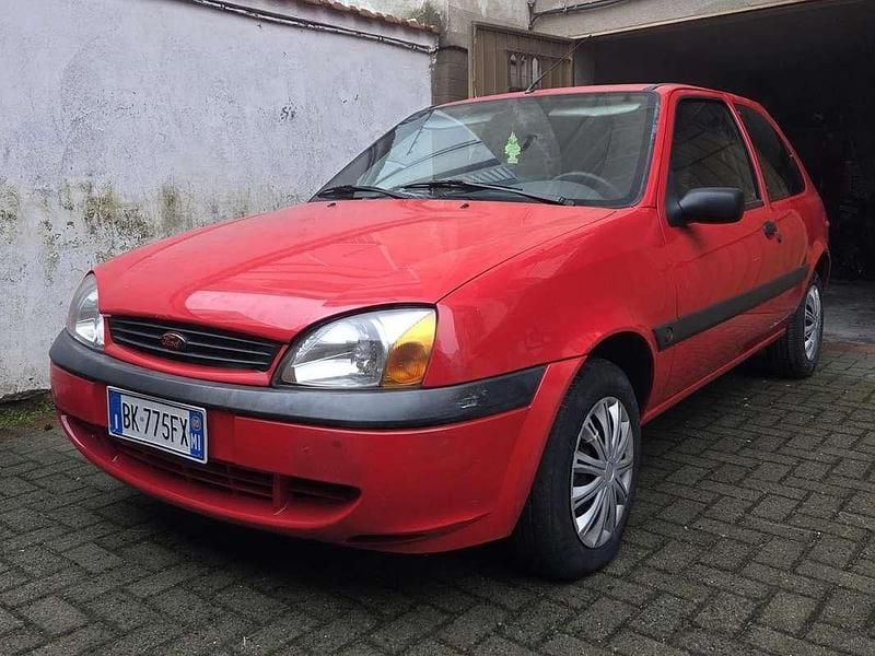Usata Ford Fiesta Ghia 75 CV (55 kW) 2000 Rosso Utilitaria