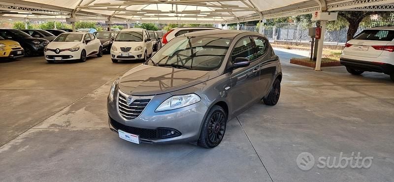Usata Lancia Ypsilon 69 CV (50 kW) 2013 Grigio Utilitaria