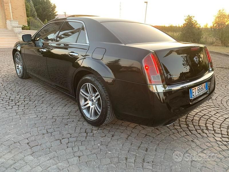 Käytetty Lancia Thema Platinum 190 HP (139 kW) 2013 Musta Sedan