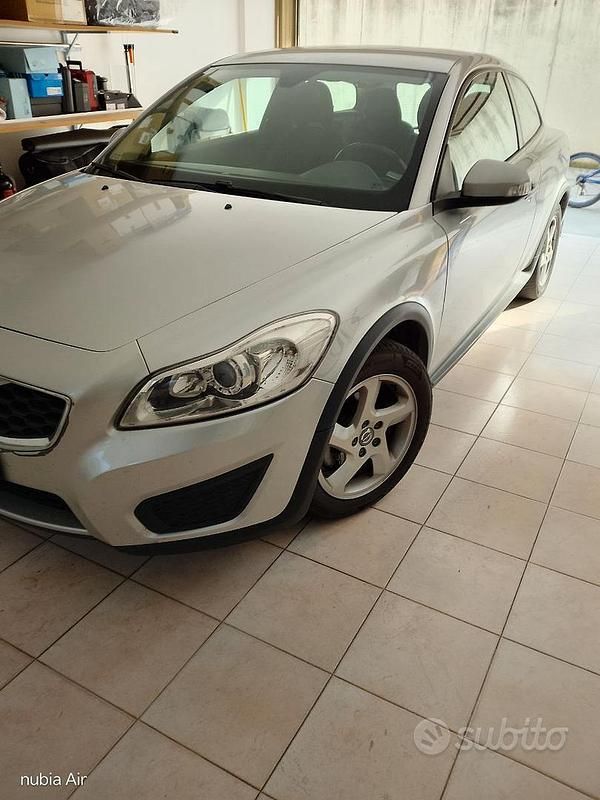 Usata Volvo C30 115 CV (84 kW) 2010 Grigio Utilitaria