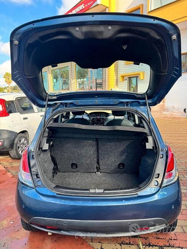 Usata Lancia Ypsilon Silver 69 CV (50 kW) 2021 Blu/azzurro Utilitaria