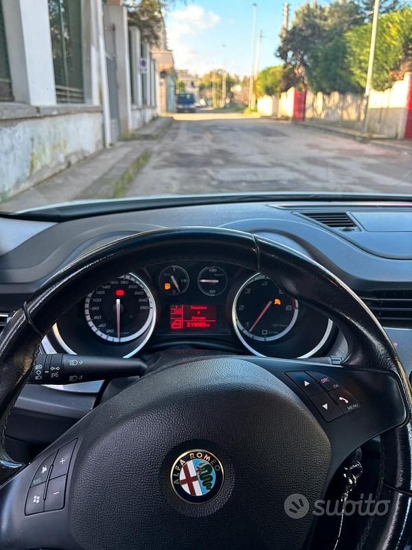 Usata Alfa Romeo Giulietta Progression 105 CV (77 kW) 2012 Bianco Utilitaria
