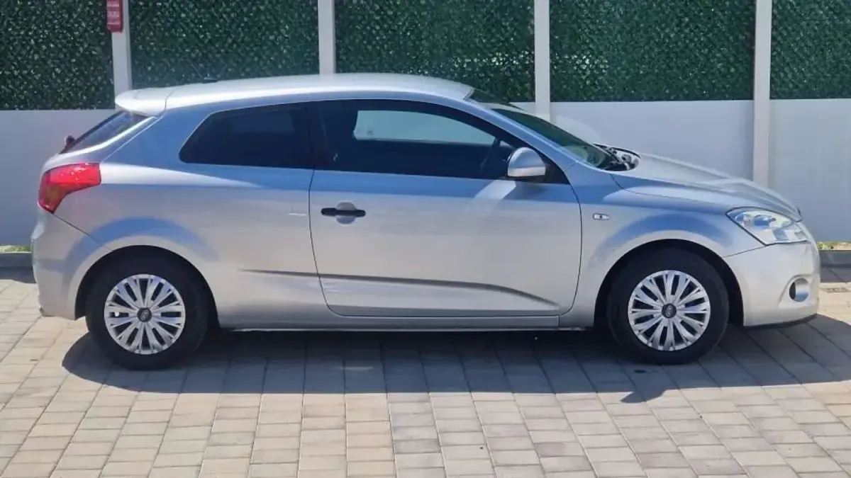 Begagnad Kia Ceed Active 105 HK (77 kW) 2009 Halvkombi