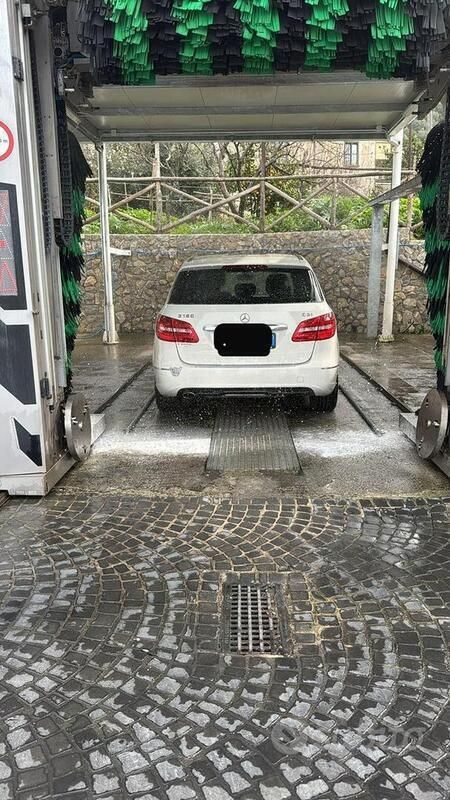 Usata Mercedes B180 109 CV (80 kW) 2012 Bianco Monovolume