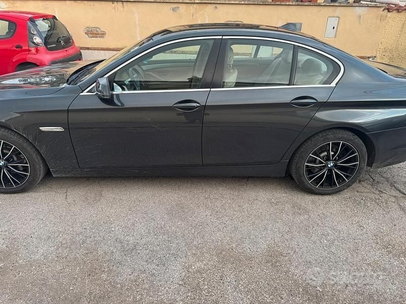 Usata BMW 523 204 CV (150 kW) 2011 Nero Berlina