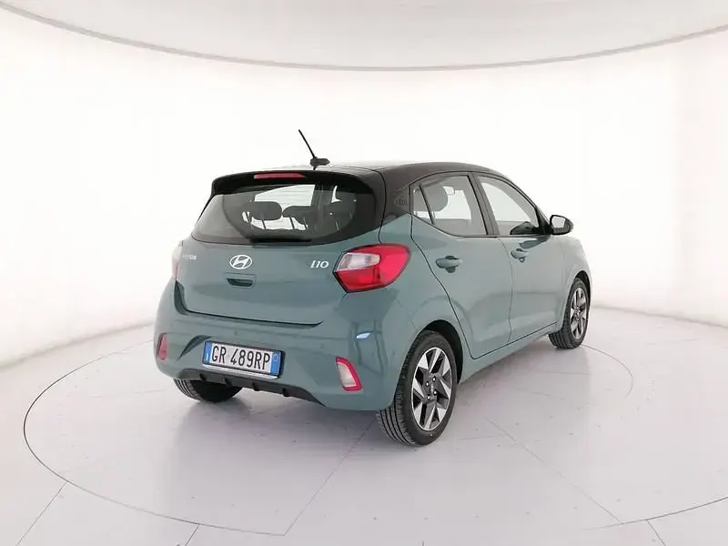 Usata Hyundai i10 65 CV (47 kW) 2023 Verde Utilitaria