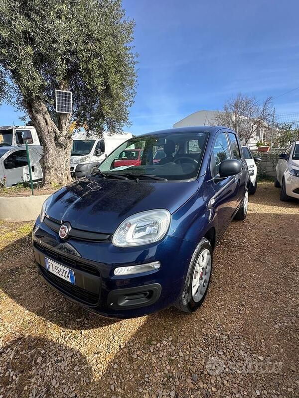Usata Fiat Panda Easy 85 CV (62 kW) 2019 Blu Utilitaria