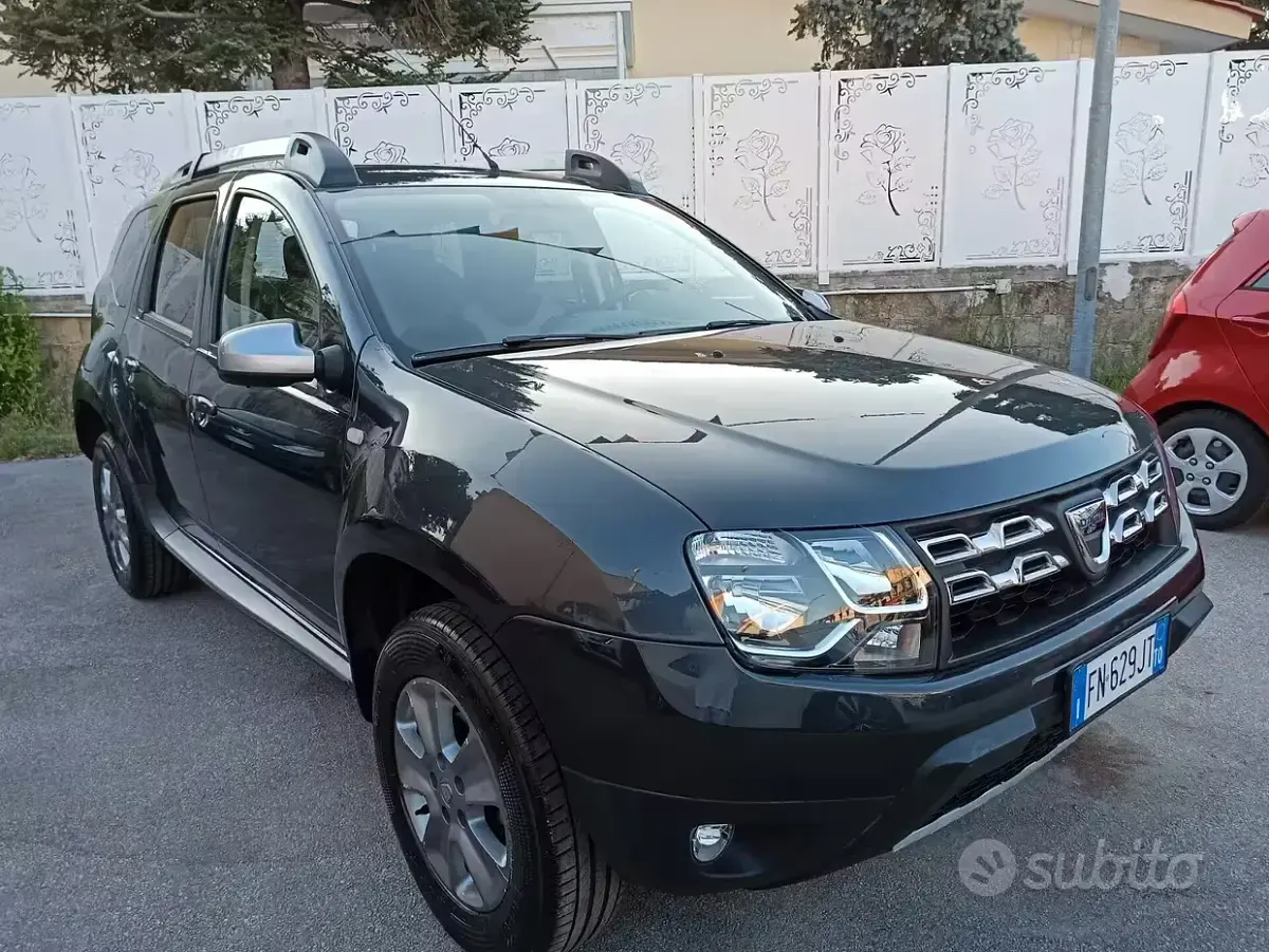 Usata Dacia Duster Lauréate 109 CV (80 kW) 2018 Grigio SUV