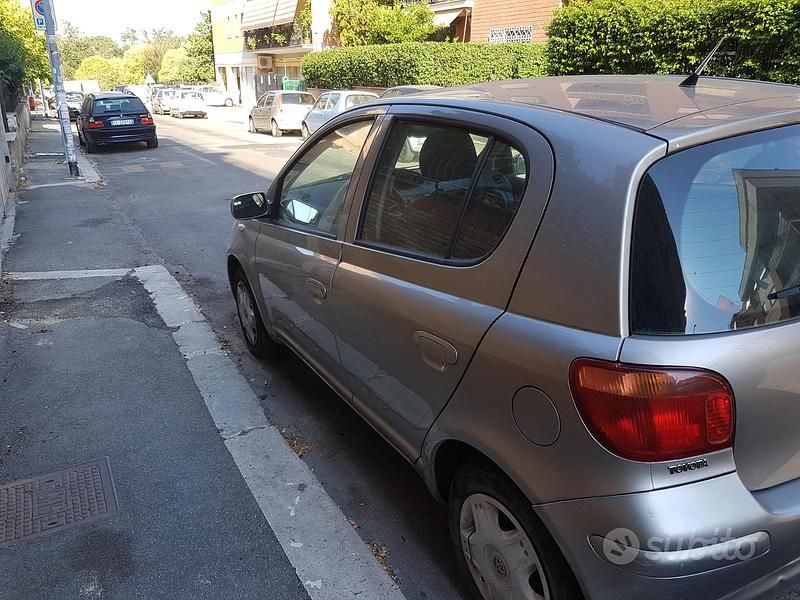 Usata Toyota Yaris Sol 2005 Grigio Berlina