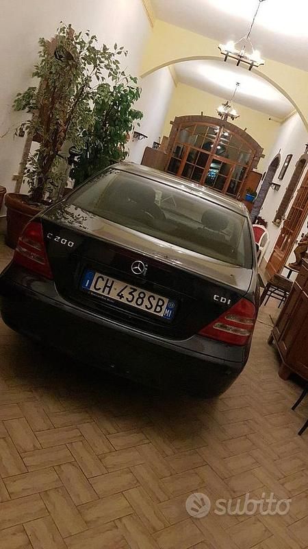 Usata Mercedes 200 122 CV (89 kW) 2003 Berlina