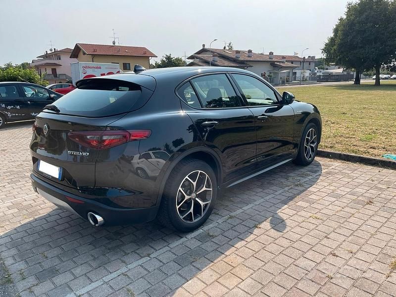 Begagnad Alfa Romeo Stelvio 150 HK (110 kW) 2020 Svart SUV