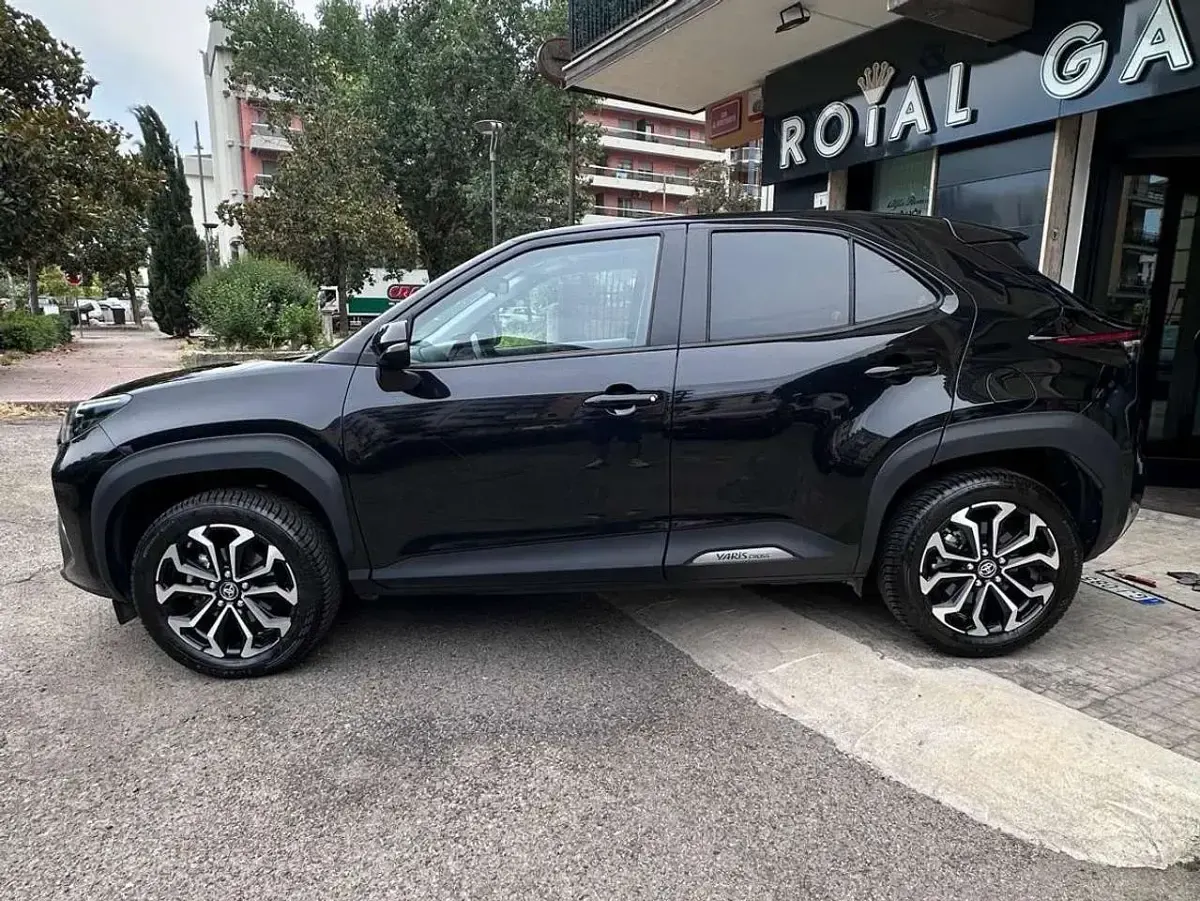 Usata Toyota Yaris Cross Business Edition 92 CV (67 kW) 2022 Nero SUV