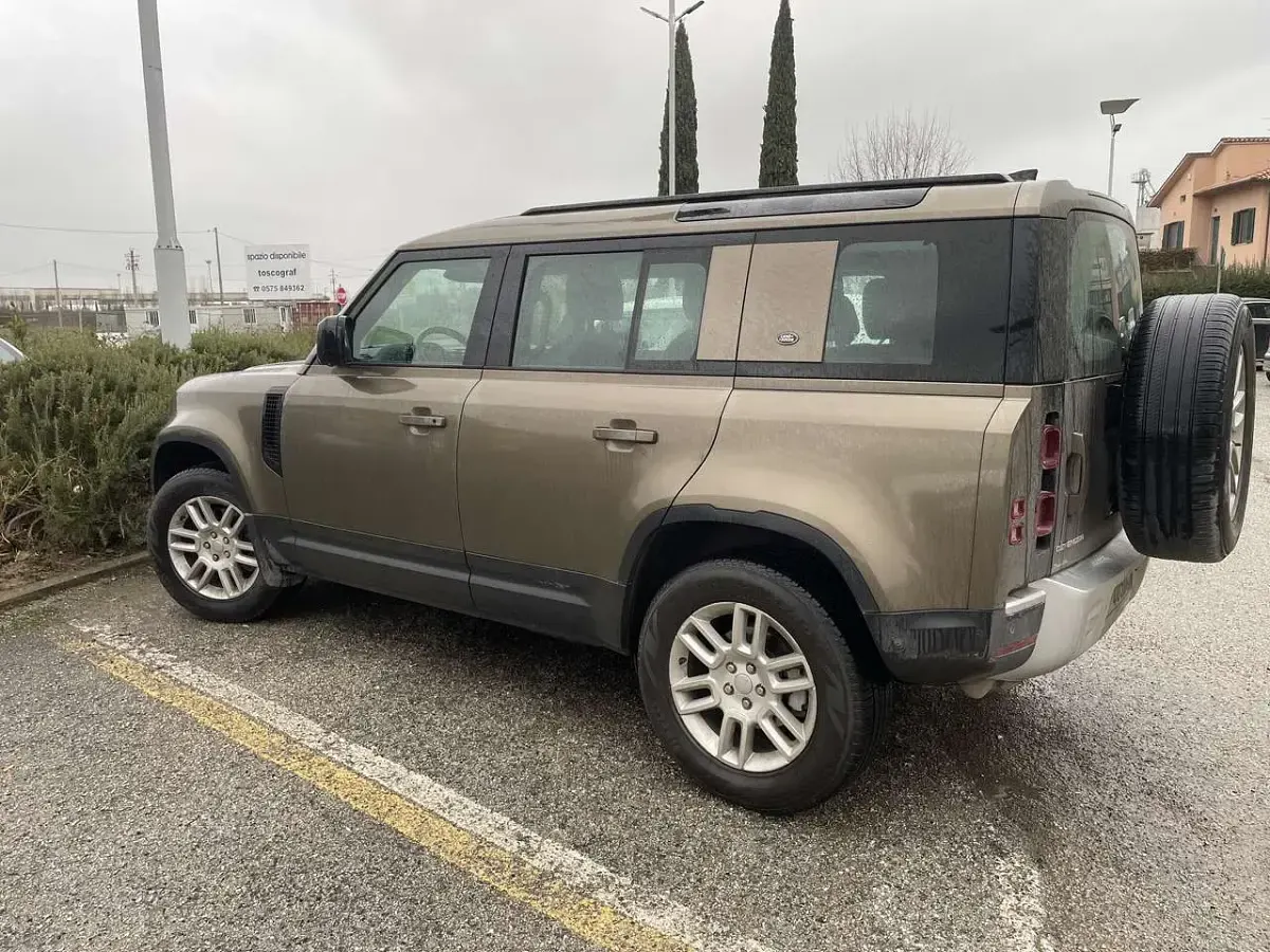 Usata Land Rover Defender S 200 CV (147 kW) 2021 Gondawa stone SUV