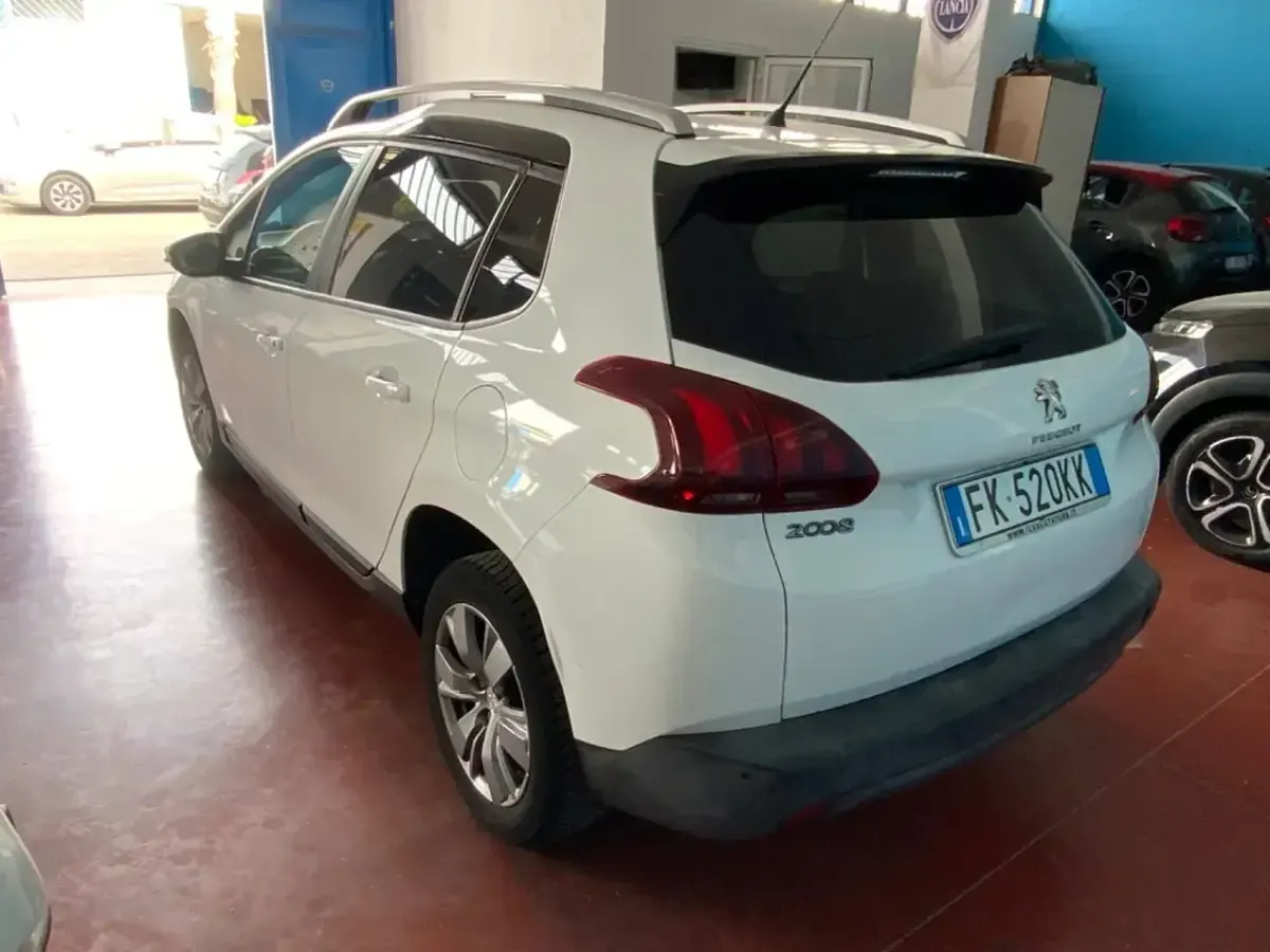 Usata Peugeot 2008 Access 75 CV (55 kW) 2017 Bianco SUV