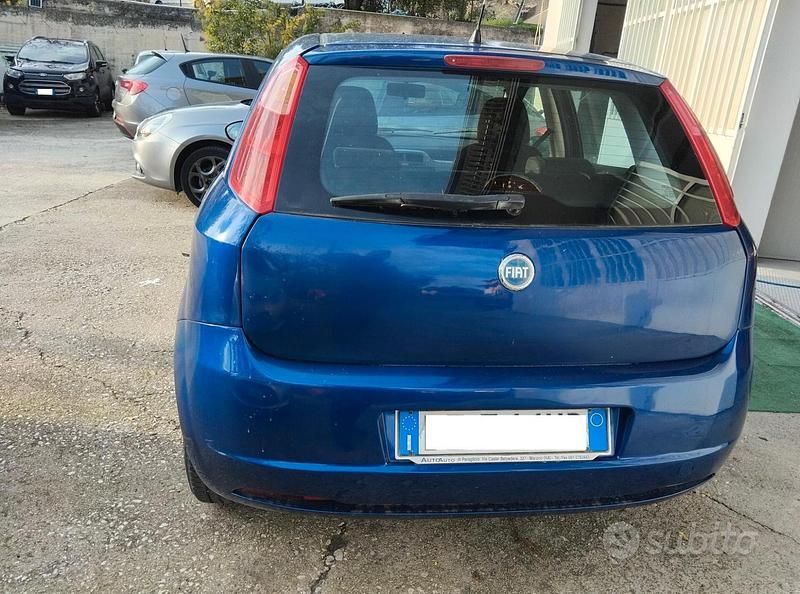 Usata Fiat Punto 69 CV (50 kW) 2006 Blu Berlina