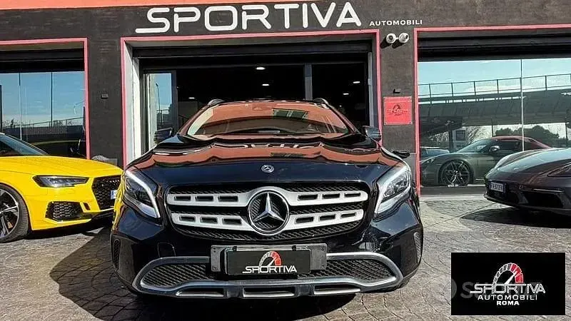 Usata Mercedes GLA180 136 CV (100 kW) 2019 Nero SUV