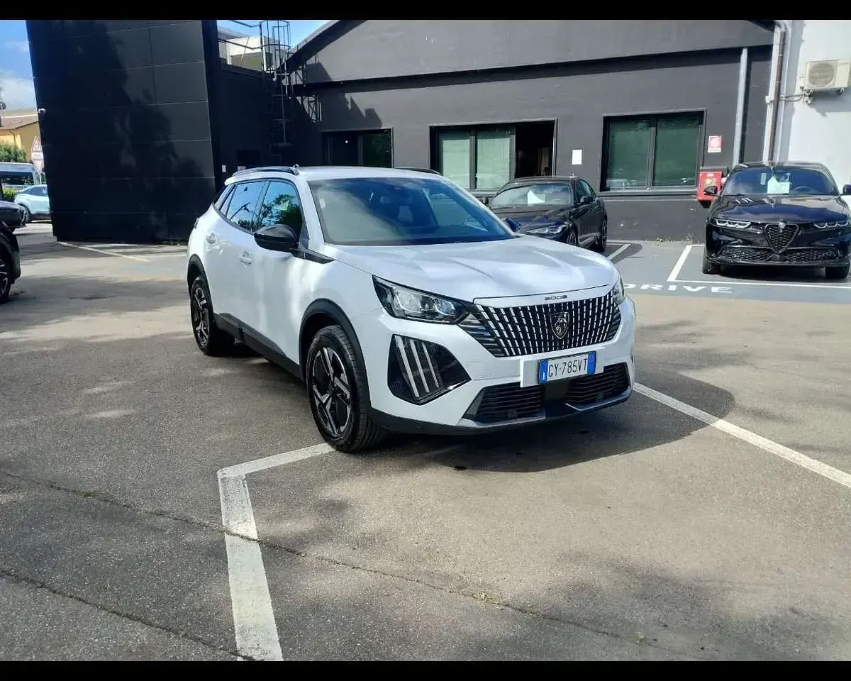 Usata Peugeot 2008 Allure 131 CV (96 kW) 2025 Bianco SUV