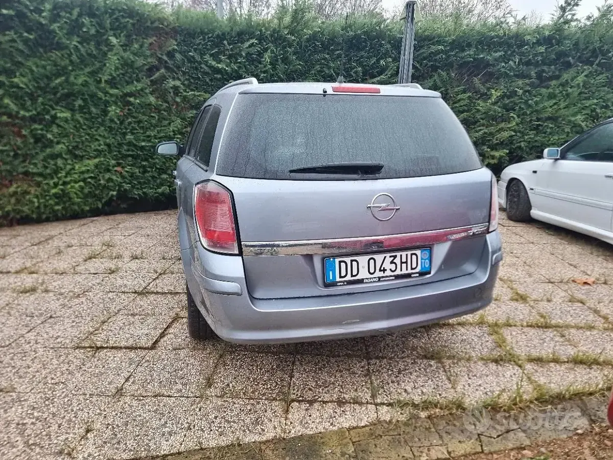 Usata Opel Astra 82 CV (60 kW) 2007 Grigio Station wagon