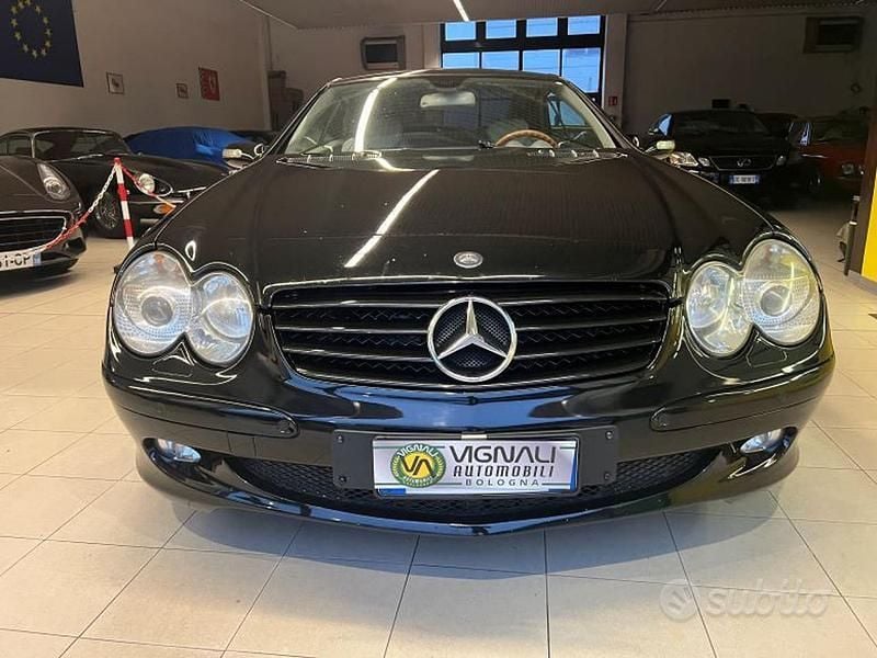 Usata Mercedes SL350 245 CV (180 kW) 2005 Nero Cabrio