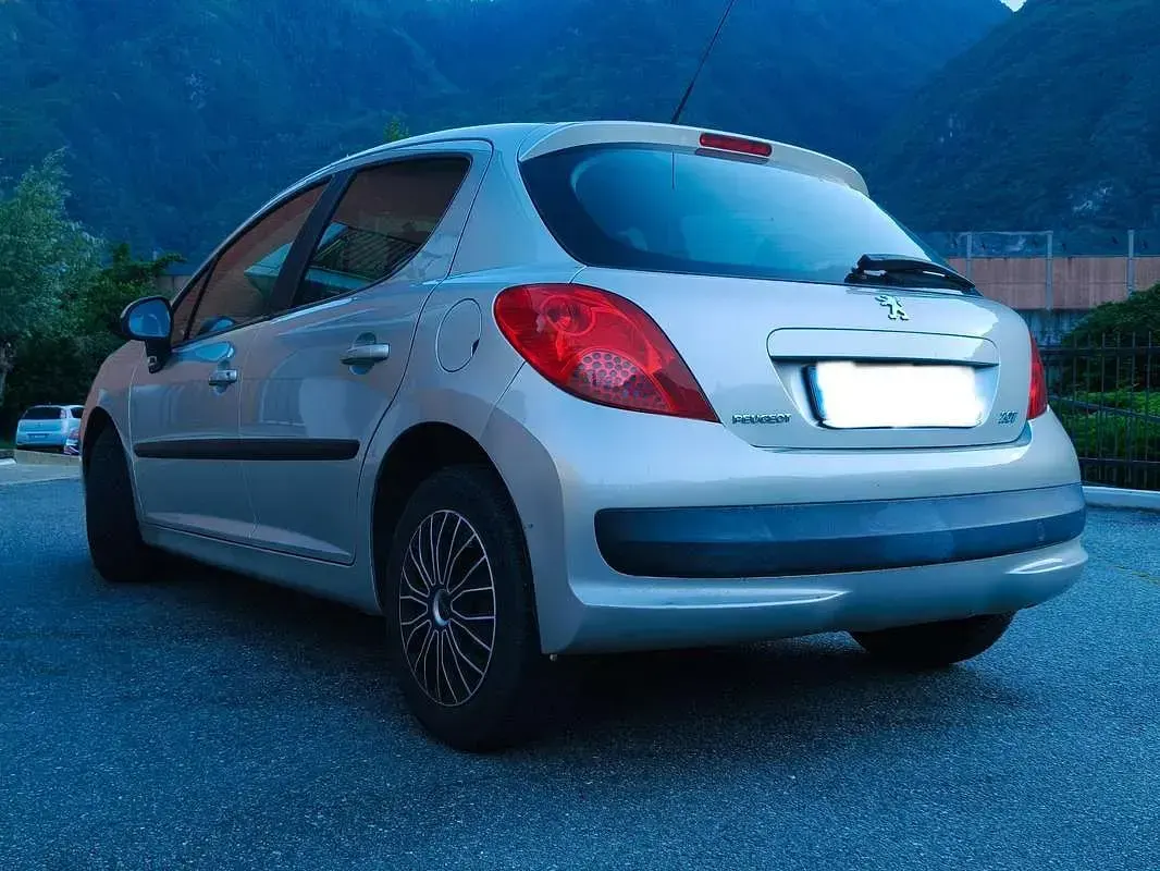 Usata Peugeot 207 88 CV (64 kW) 2006 Argento Berlina