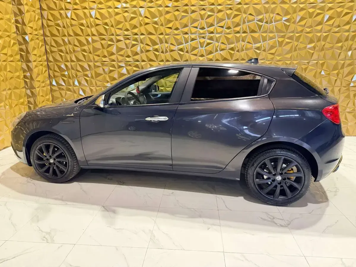 Usata Alfa Romeo Giulietta 120 CV (88 kW) 2019 Grigio Utilitaria