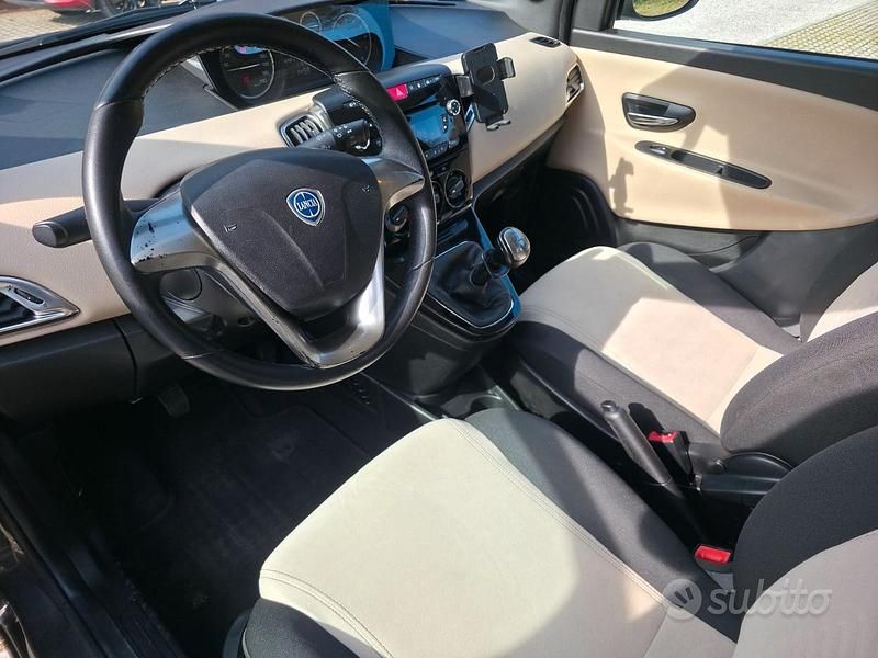 Usata Lancia Ypsilon Gold 86 CV (63 kW) 2013 Grigio Utilitaria