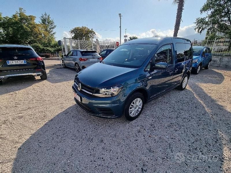 Usata VW Caddy Trendline 102 CV (75 kW) 2017 Blu Monovolume
