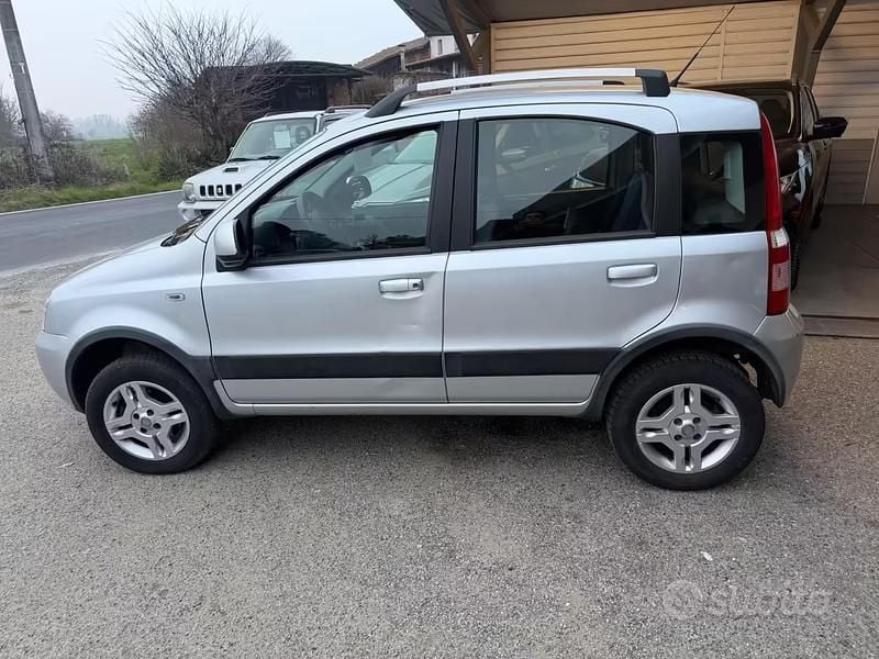 Usata Fiat Panda 4x4 Climbing 75 CV (55 kW) 2011 Grigio Utilitaria