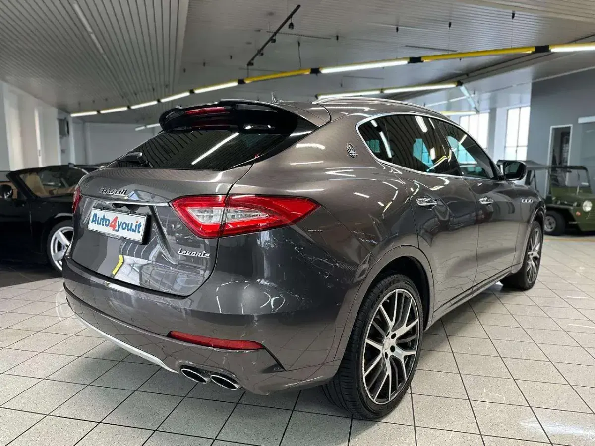 Usata Maserati Levante 275 CV (202 kW) 2016 Grigio SUV