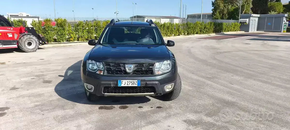 Usata Dacia Duster Black Shadow 114 CV (83 kW) 2017 Grigio SUV