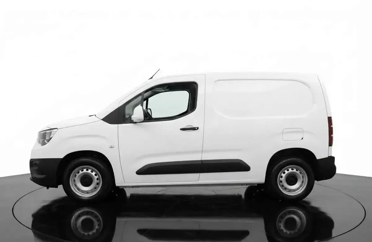 Usata Opel Combo Edition 101 CV (74 kW) 2021 Bianco Monovolume
