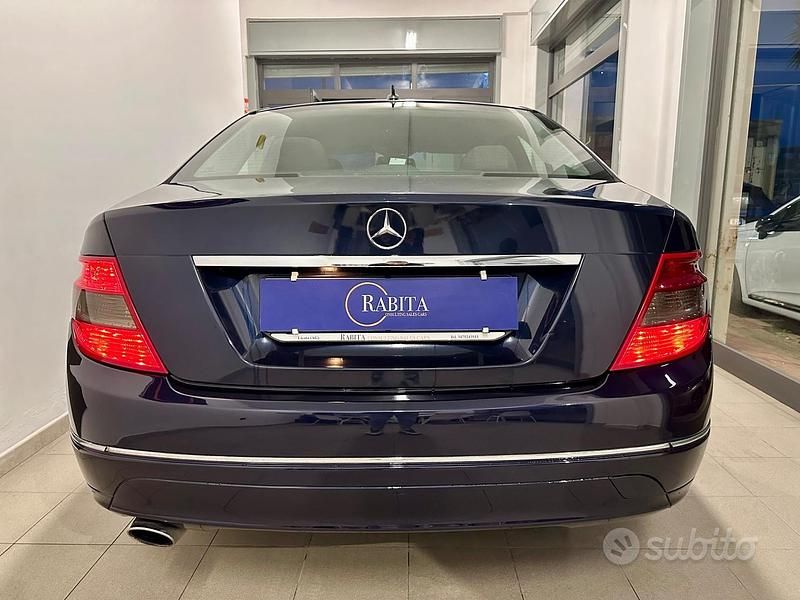 Usata Mercedes C220 Elegance 170 CV (125 kW) 2008 Blu Berlina