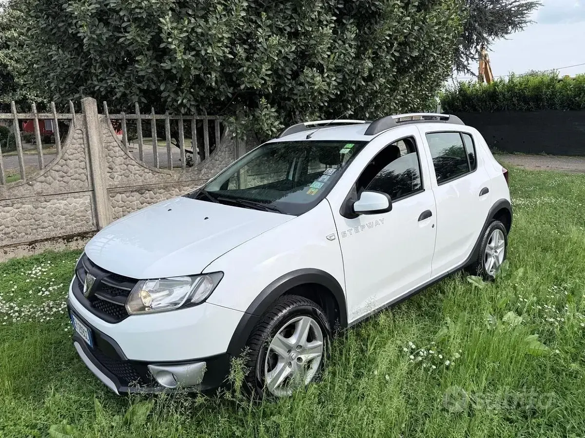 Usata Dacia Sandero Prestige 90 CV (66 kW) 2015 Bianco Berlina