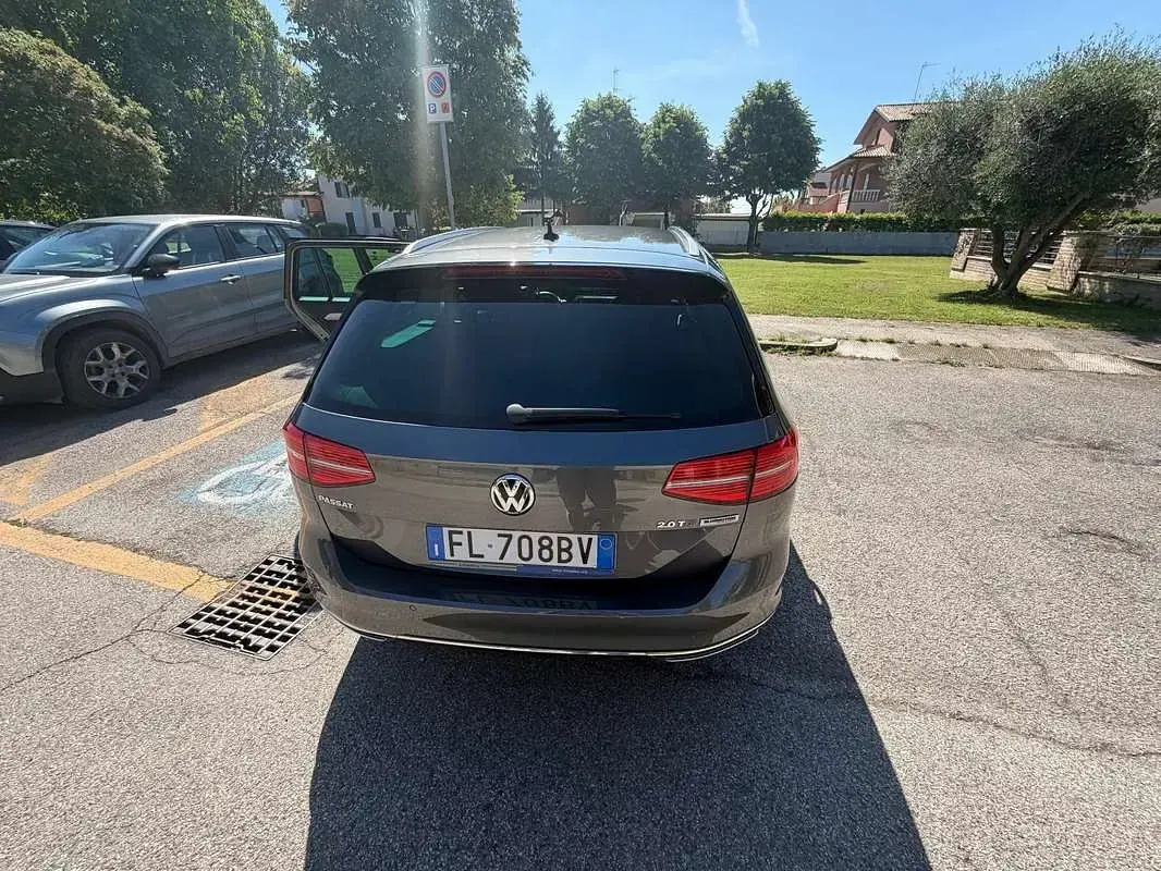 Usata VW Passat Executive 190 CV (139 kW) 2017 Grigio Station wagon