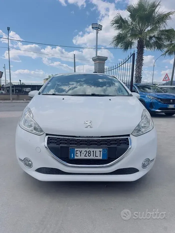 Usata Peugeot 208 Allure 91 CV (66 kW) 2015 Bianco Utilitaria