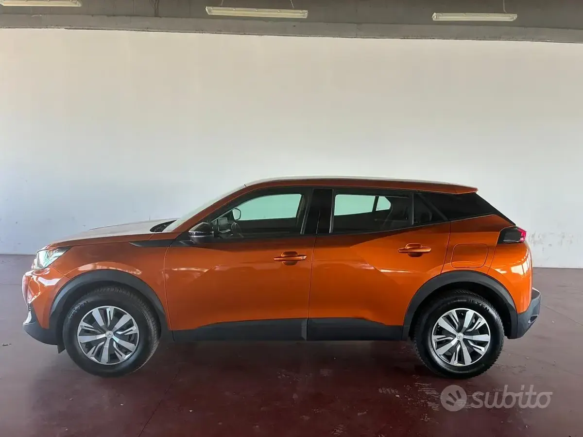 Usata Peugeot 2008 Allure 102 CV (75 kW) 2022 Giallo SUV