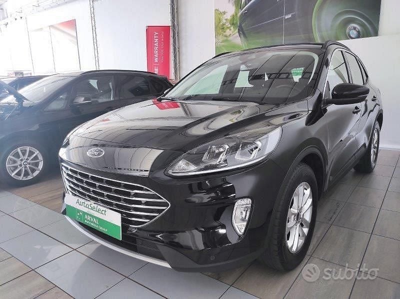 Usata Ford Kuga Titanium 120 CV (88 kW) 2022 Nero SUV