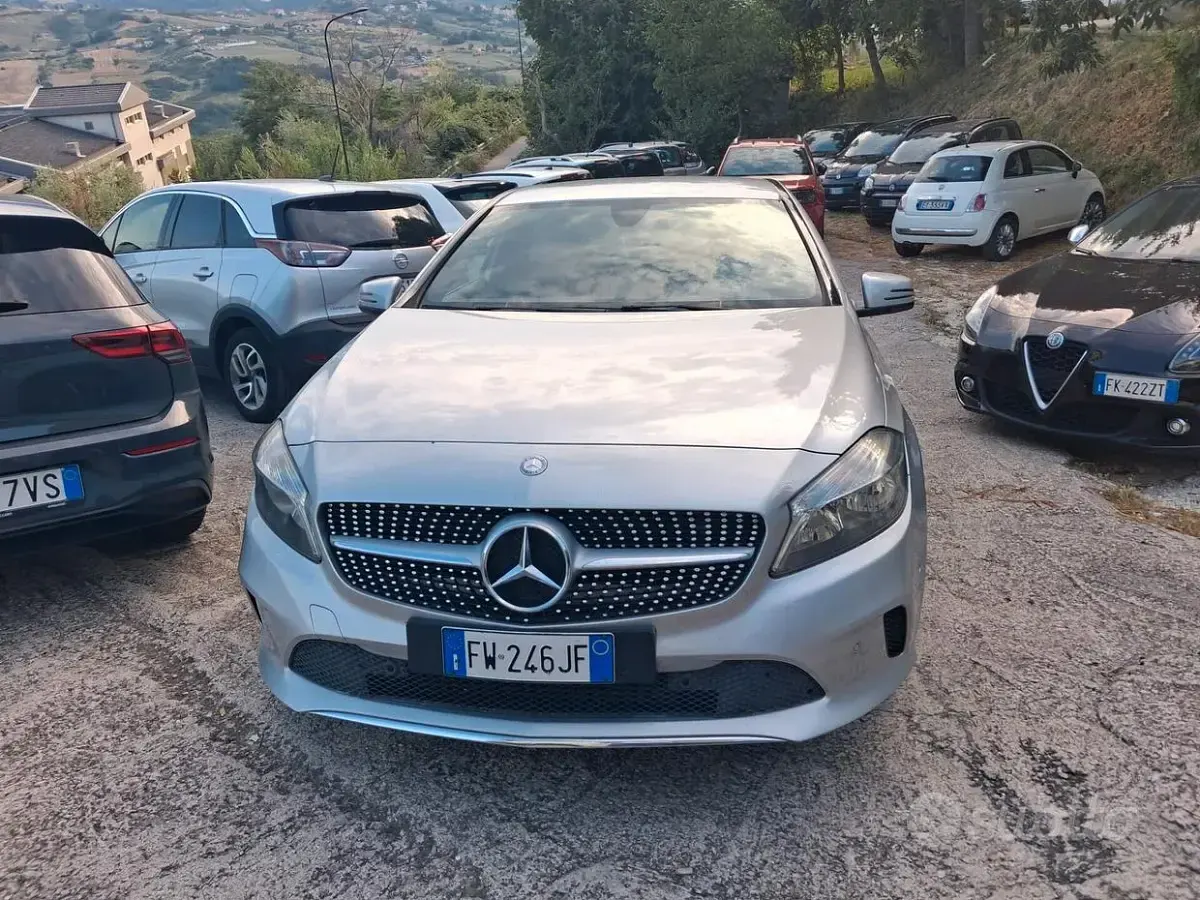 Usata Mercedes A180 122 CV (89 kW) 2016 Grigio Utilitaria