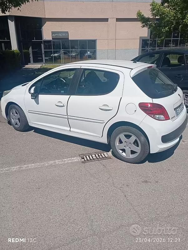 Usata Peugeot 207 70 CV (51 kW) 2012 Bianco Berlina