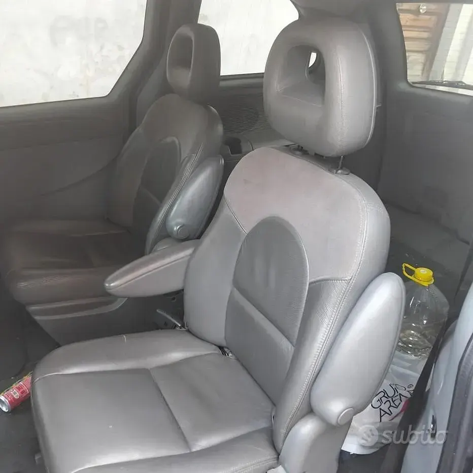 Usata Chrysler Voyager 150 CV (110 kW) 2005 Bluazzurro Monovolume
