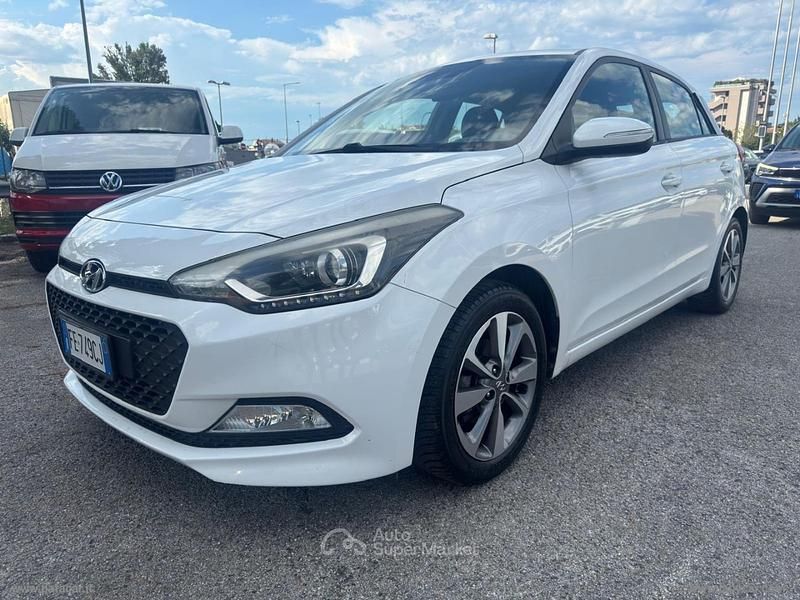 Usata Hyundai i20 Comfort 84 CV (61 kW) 2016 Bianco Berlina
