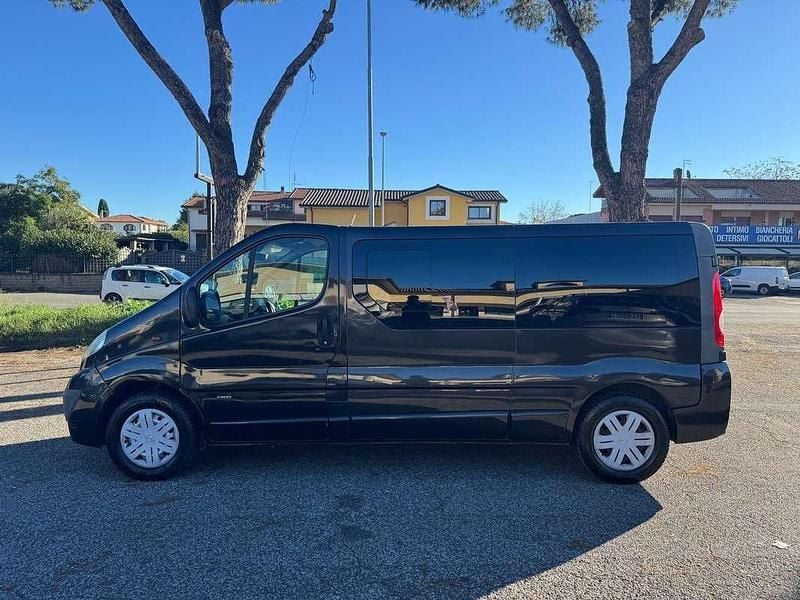 Usata Opel Vivaro 120 CV (88 kW) 2014 Nero Monovolume