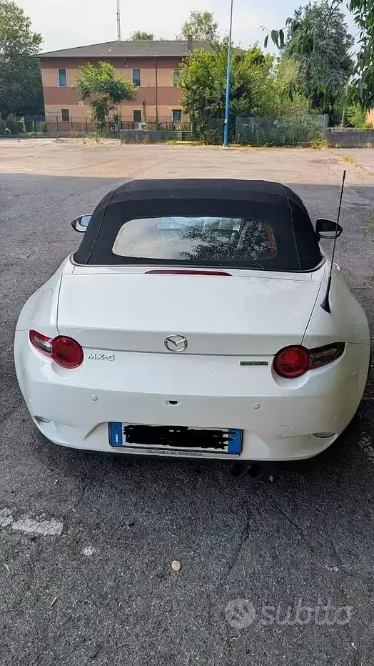 Usata Mazda MX5 Exclusive-Line 132 CV (97 kW) 2023 Bianco Cabrio