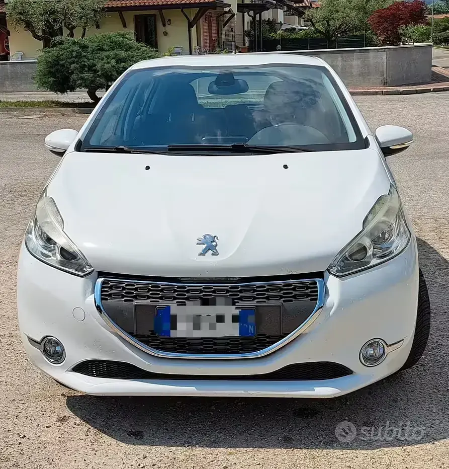 Usata Peugeot 208 Allure 82 CV (60 kW) 2013 Bianco Utilitaria