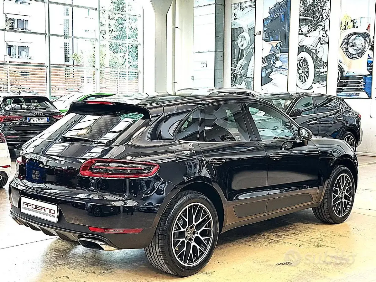 Usata Porsche Macan 252 CV (185 kW) 2018 Deep black SUV
