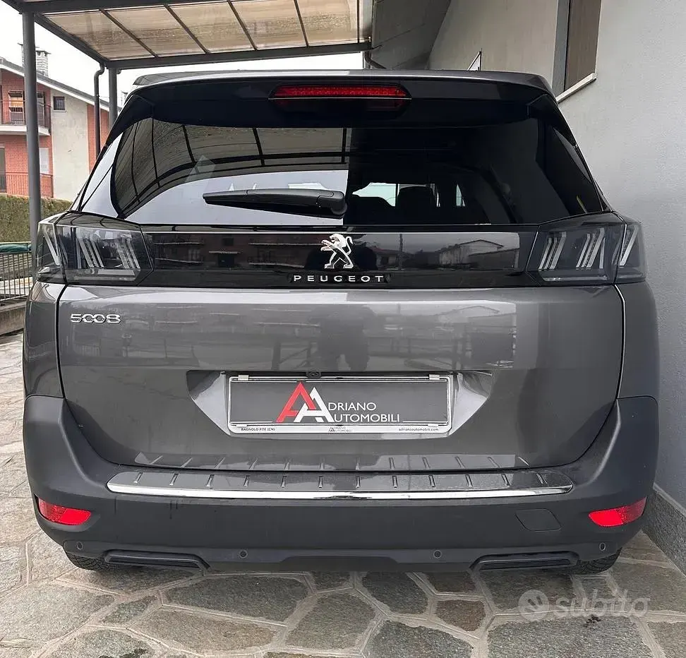 Usata Peugeot 5008 Allure 131 CV (96 kW) 2024 Grigio SUV