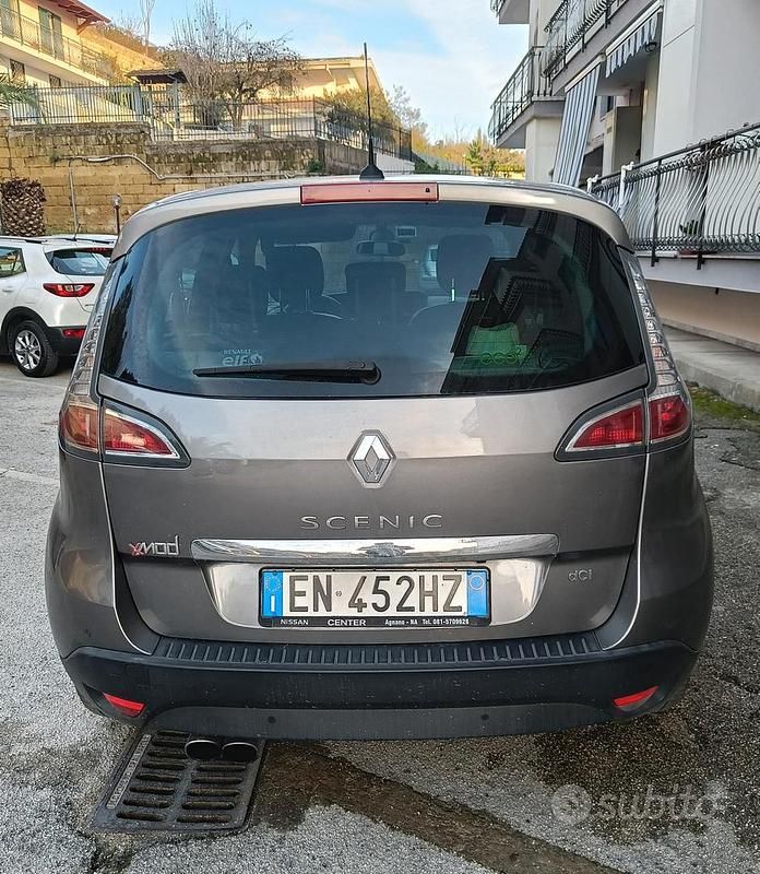 Usata Renault Scénic III XMOD 110 CV (80 kW) 2012 Grigio Monovolume