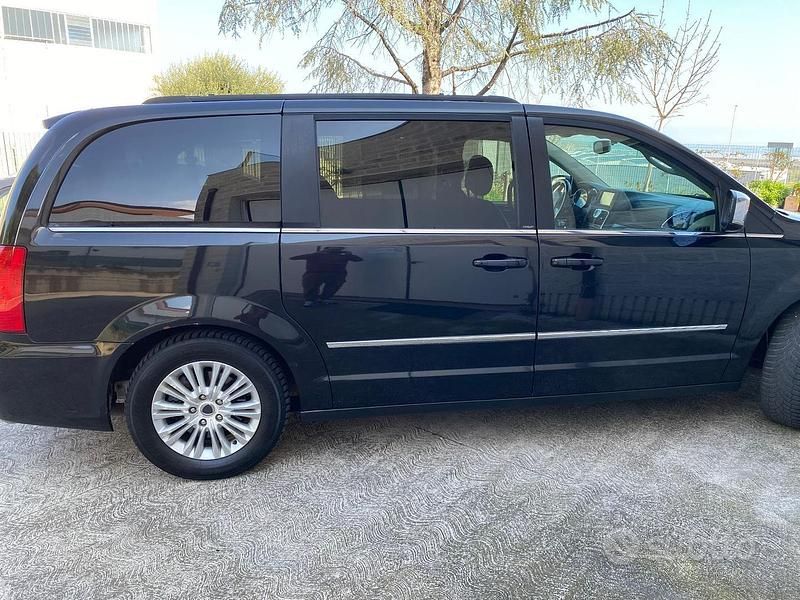 Usata Lancia Voyager 177 CV (130 kW) 2014 Nero Monovolume