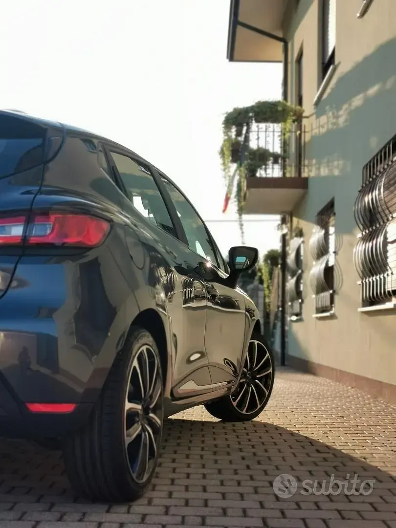 Usata Renault Clio 75 CV (55 kW) 2018 Grigio Utilitaria